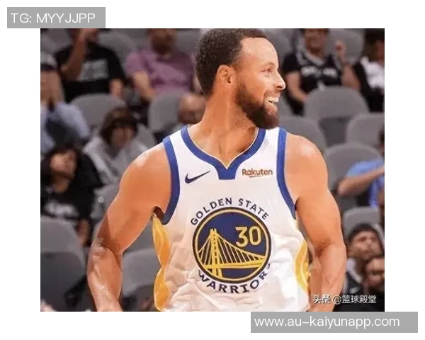 理查德成为球队历史第三位新秀单场30分5三分与库里穆迪并肩前行